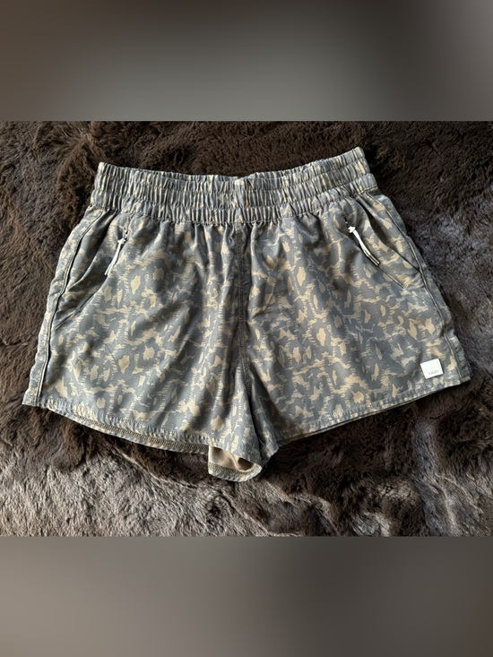 Vuori Pants - Vuori Shorts - M